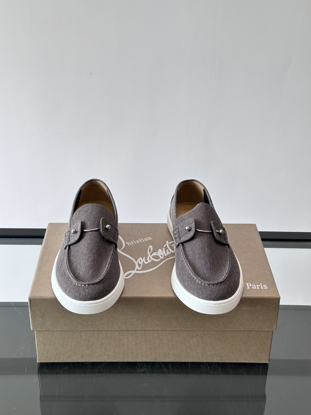 CL 休闲鞋一脚蹬 男士老钱风休闲鞋Christian Louboutin 休闲鞋👟！这双老钱风一脚蹬 