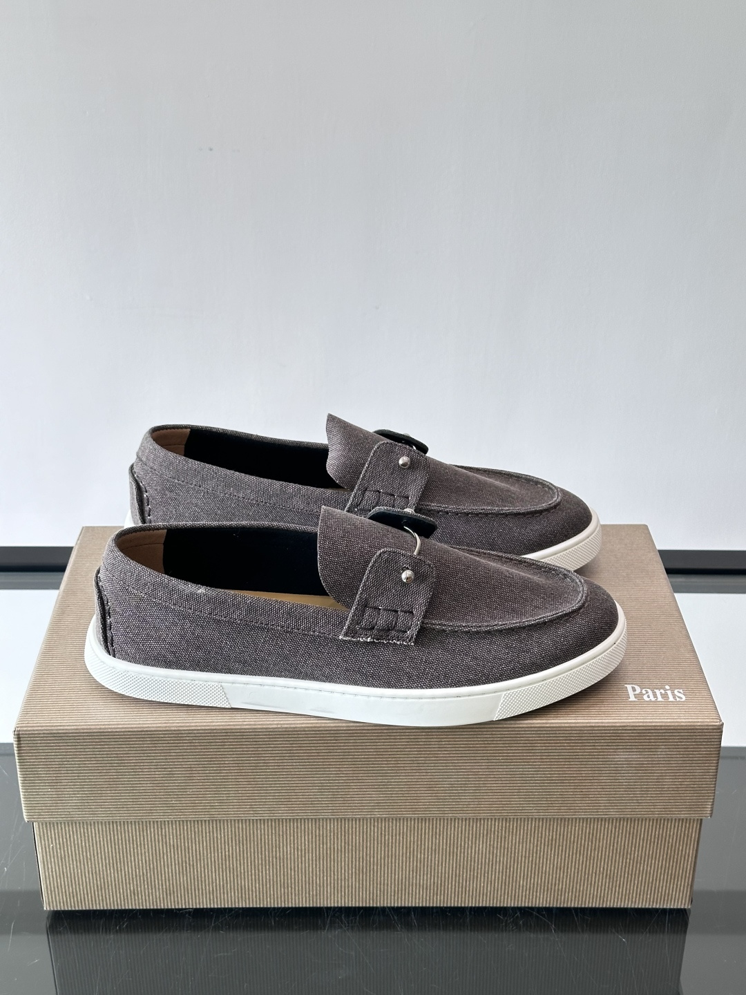 CL 休闲鞋一脚蹬 男士老钱风休闲鞋Christian Louboutin 休闲鞋👟！这双老钱风一脚蹬 