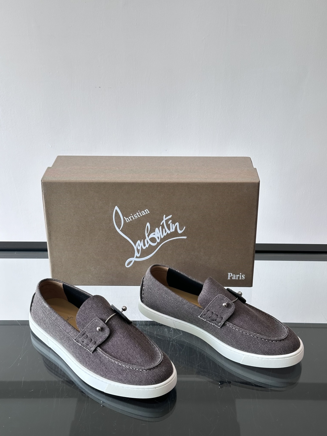 CL 休闲鞋一脚蹬 男士老钱风休闲鞋Christian Louboutin 休闲鞋👟！这双老钱风一脚蹬 