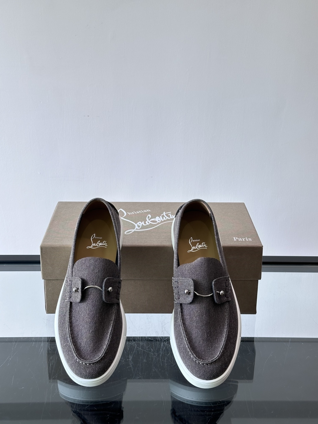 CL 休闲鞋一脚蹬 男士老钱风休闲鞋Christian Louboutin 休闲鞋👟！这双老钱风一脚蹬 