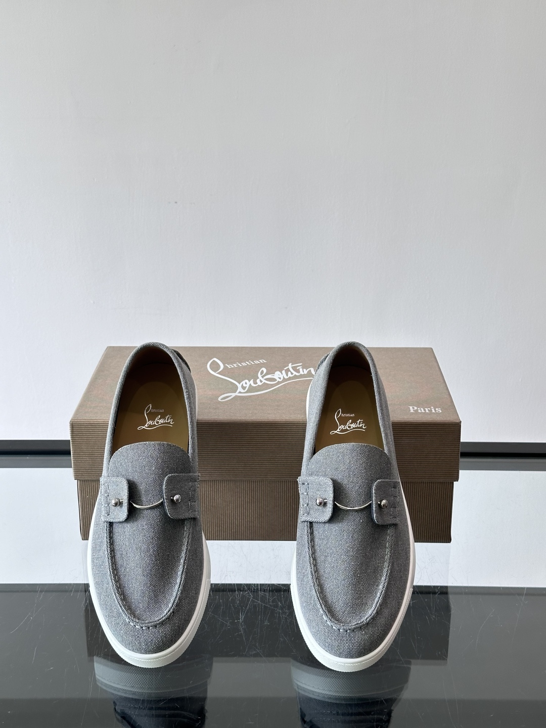 CL 休闲鞋一脚蹬 男士老钱风休闲鞋Christian Louboutin 休闲鞋👟！这双老钱风一脚蹬 