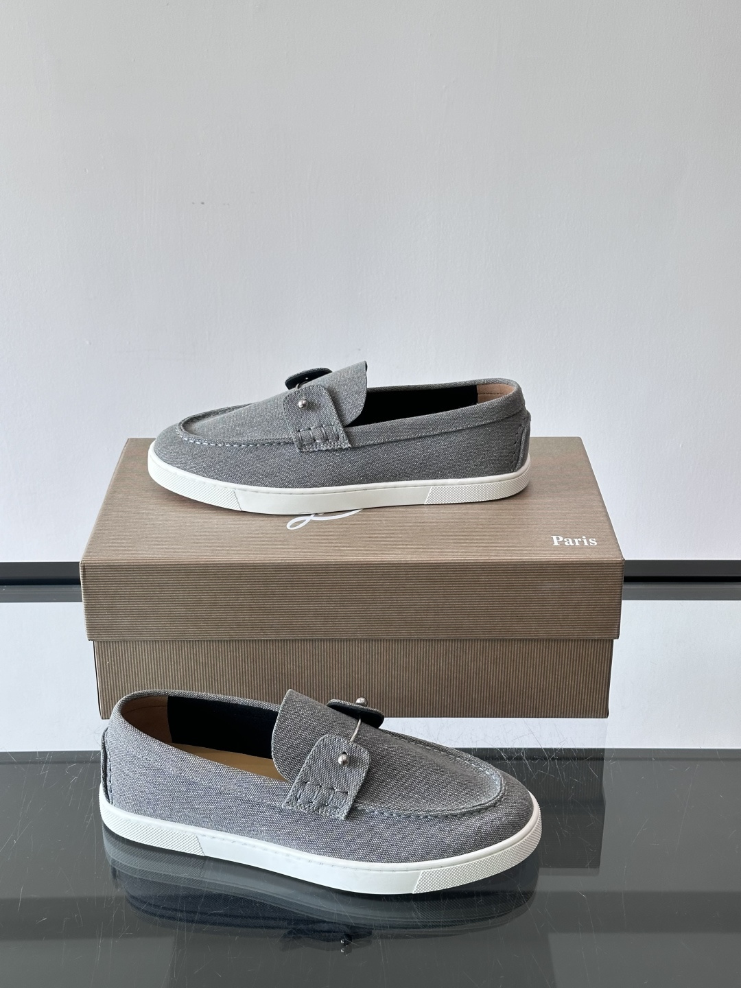 CL 休闲鞋一脚蹬 男士老钱风休闲鞋Christian Louboutin 休闲鞋👟！这双老钱风一脚蹬 