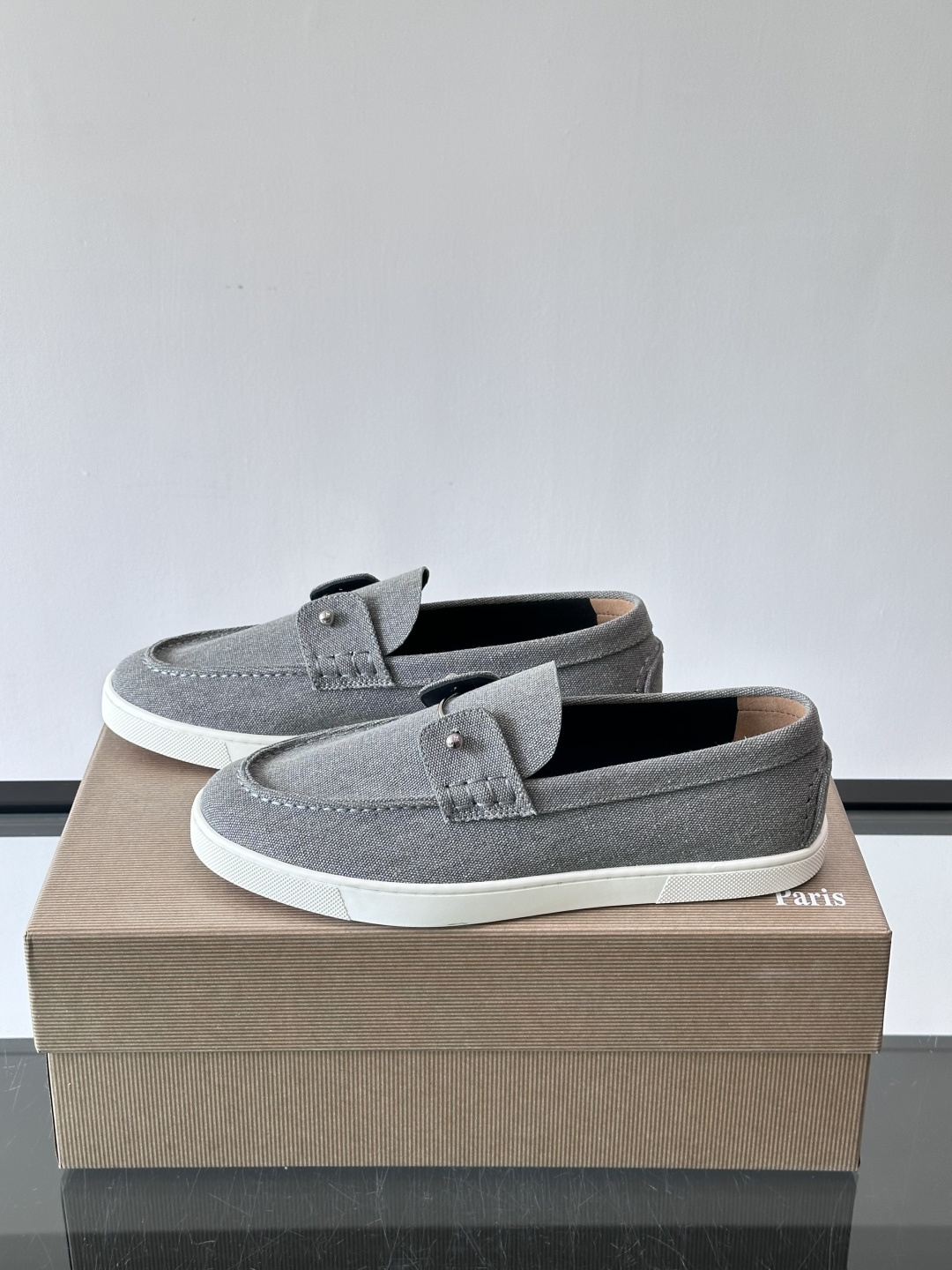 CL 休闲鞋一脚蹬 男士老钱风休闲鞋Christian Louboutin 休闲鞋👟！这双老钱风一脚蹬 