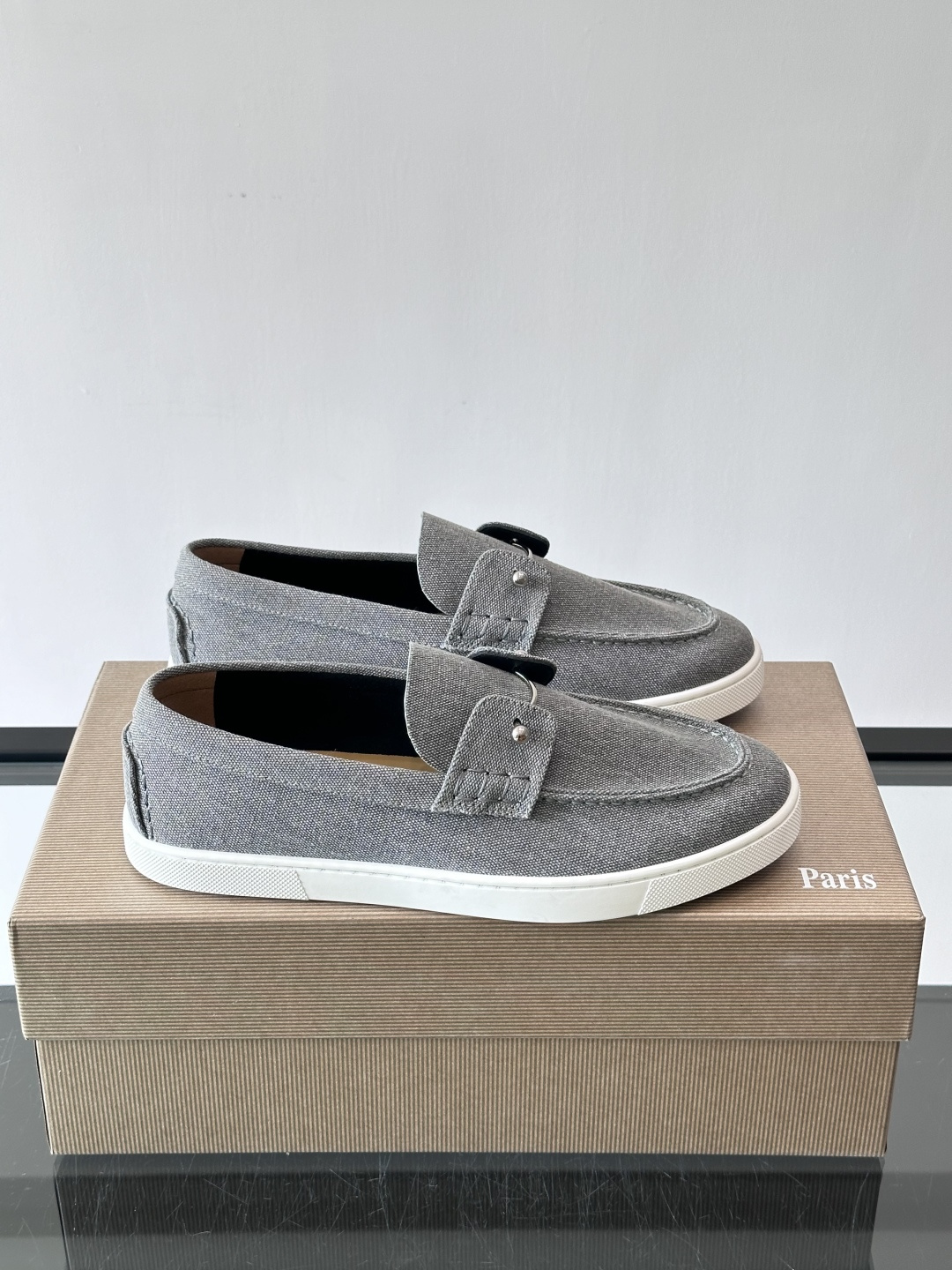 CL 休闲鞋一脚蹬 男士老钱风休闲鞋Christian Louboutin 休闲鞋👟！这双老钱风一脚蹬 