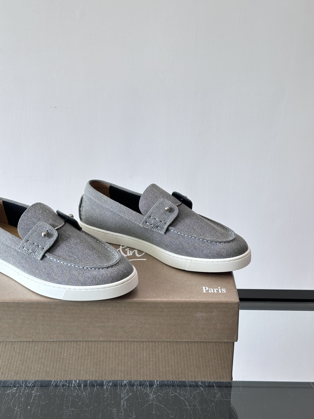 CL 休闲鞋一脚蹬 男士老钱风休闲鞋Christian Louboutin 休闲鞋👟！这双老钱风一脚蹬 