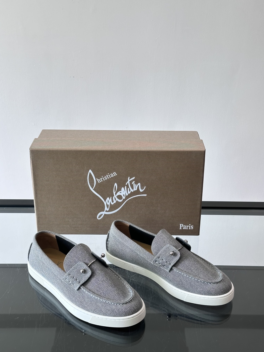 CL 休闲鞋一脚蹬 男士老钱风休闲鞋Christian Louboutin 休闲鞋👟！这双老钱风一脚蹬 