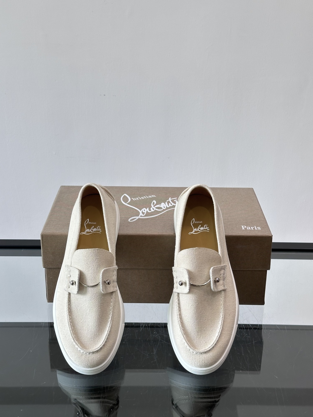 CL 休闲鞋一脚蹬 男士老钱风休闲鞋Christian Louboutin 休闲鞋👟！这双老钱风一脚蹬 