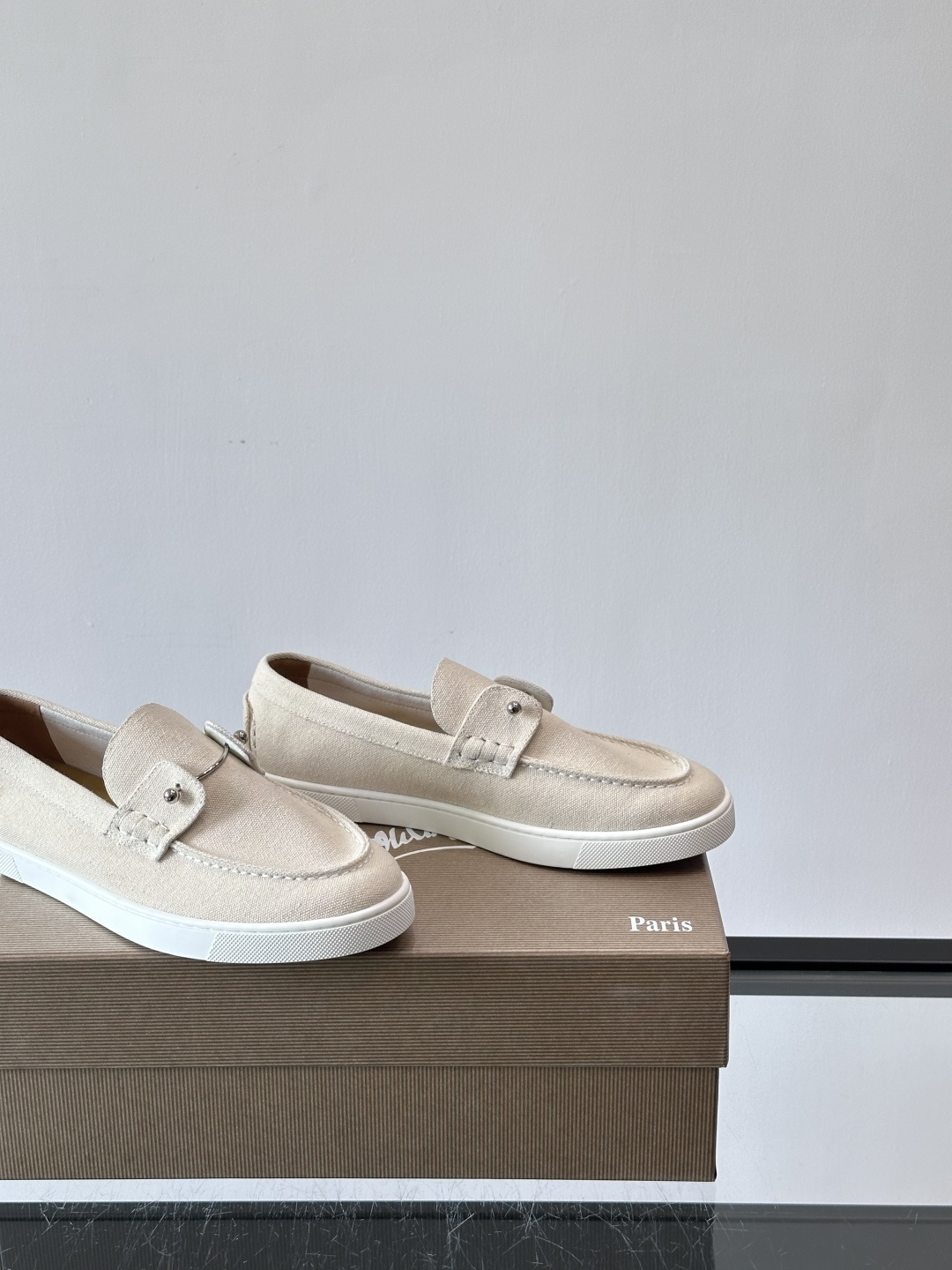 CL 休闲鞋一脚蹬 男士老钱风休闲鞋Christian Louboutin 休闲鞋👟！这双老钱风一脚蹬 