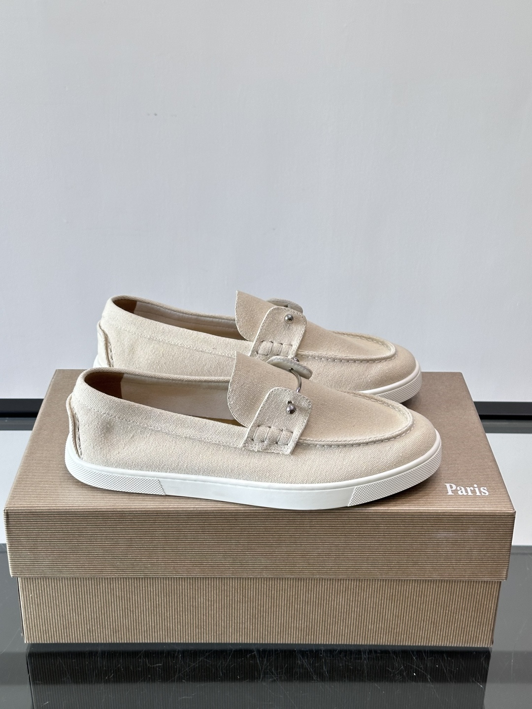 CL 休闲鞋一脚蹬 男士老钱风休闲鞋Christian Louboutin 休闲鞋👟！这双老钱风一脚蹬 