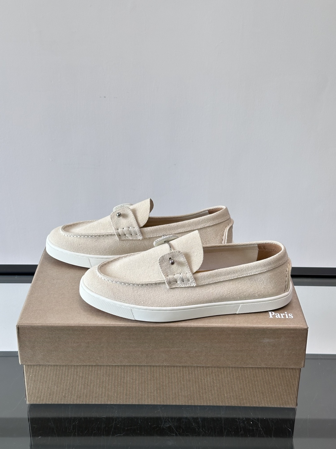 CL 休闲鞋一脚蹬 男士老钱风休闲鞋Christian Louboutin 休闲鞋👟！这双老钱风一脚蹬 