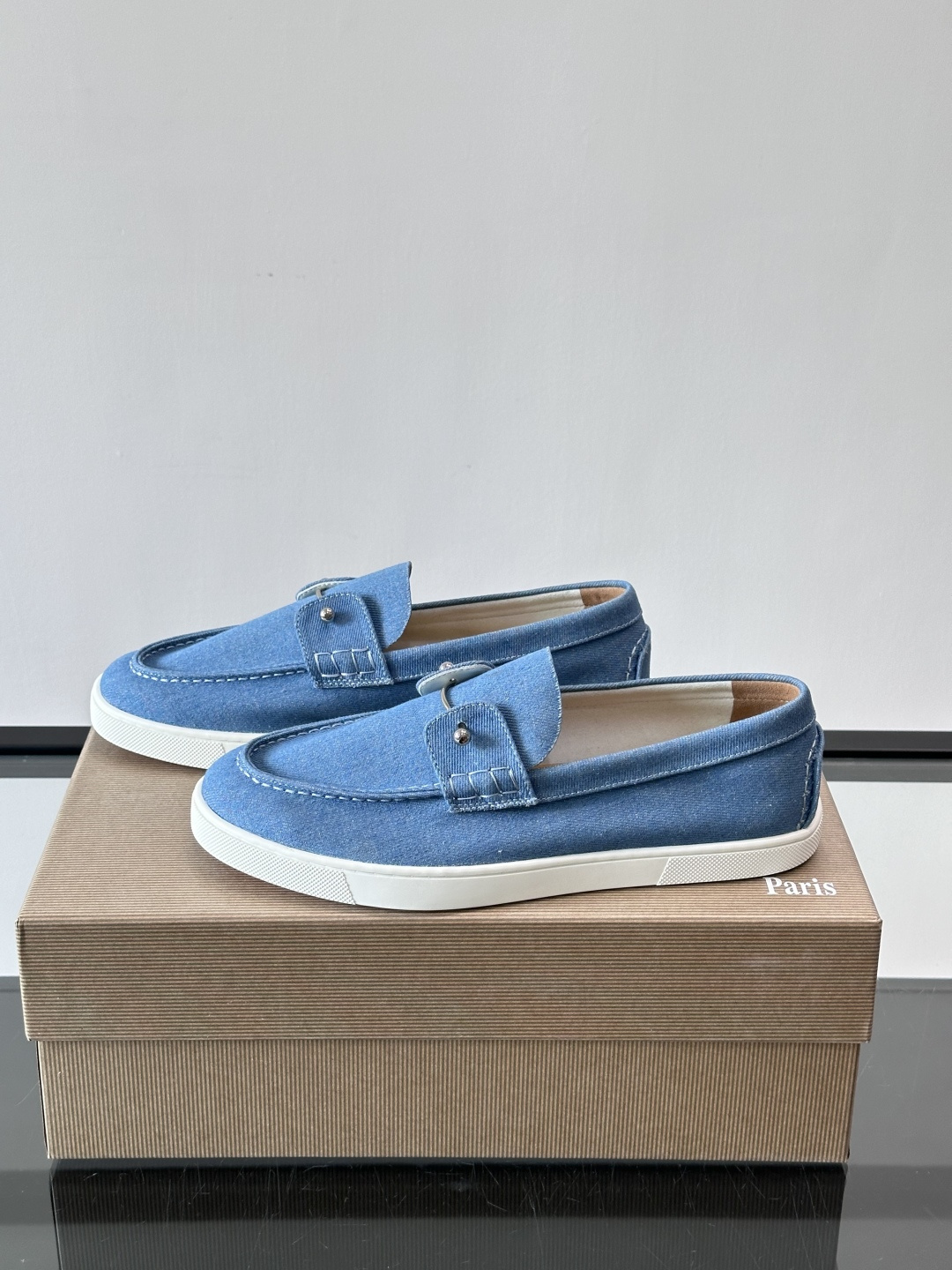 CL 休闲鞋一脚蹬 男士老钱风休闲鞋Christian Louboutin 休闲鞋👟！这双老钱风一脚蹬 