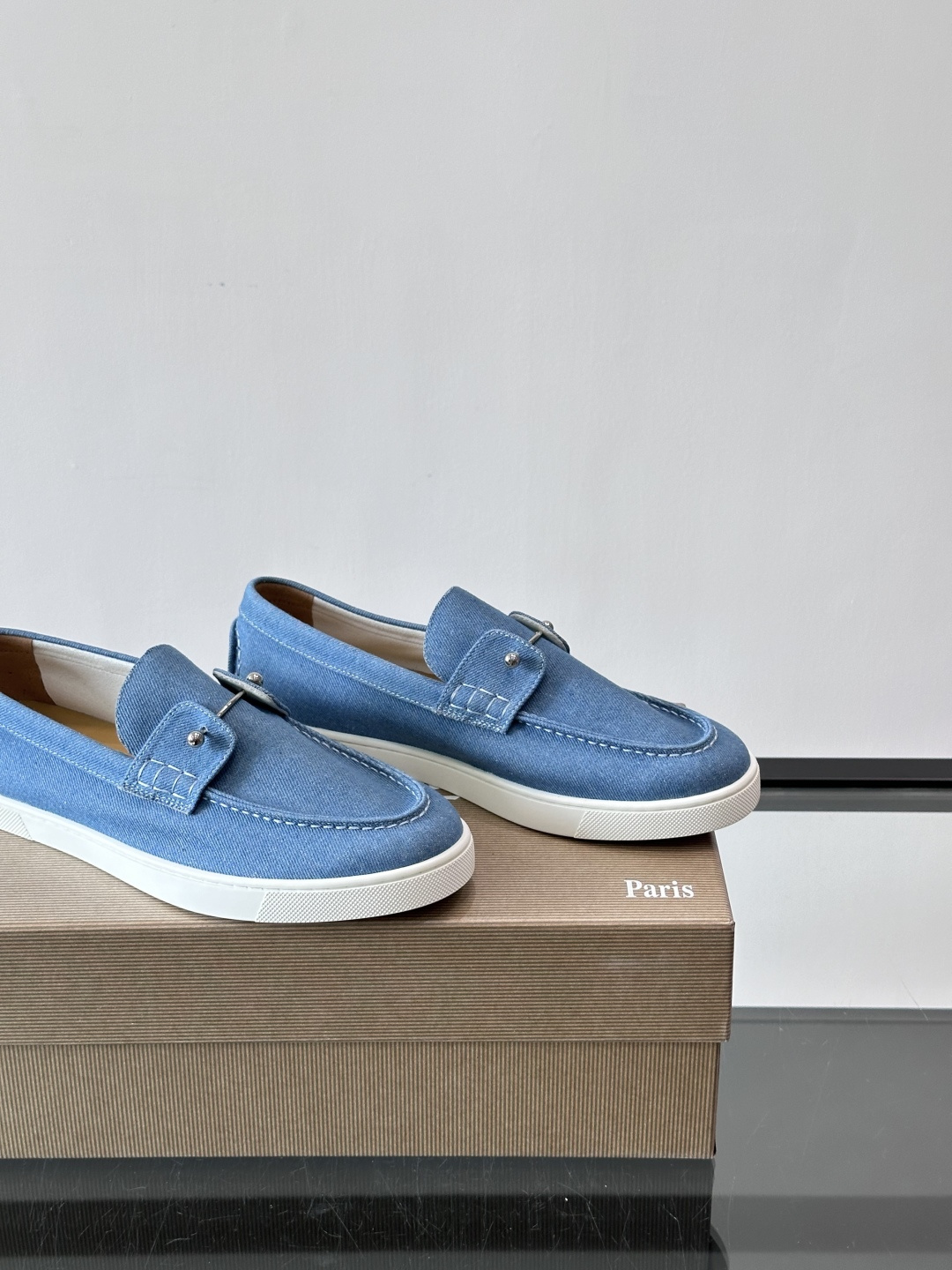 CL 休闲鞋一脚蹬 男士老钱风休闲鞋Christian Louboutin 休闲鞋👟！这双老钱风一脚蹬 