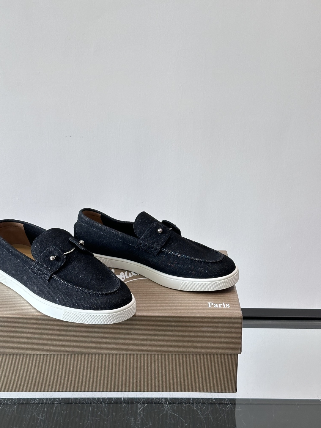 CL 休闲鞋一脚蹬 男士老钱风休闲鞋Christian Louboutin 休闲鞋👟！这双老钱风一脚蹬 