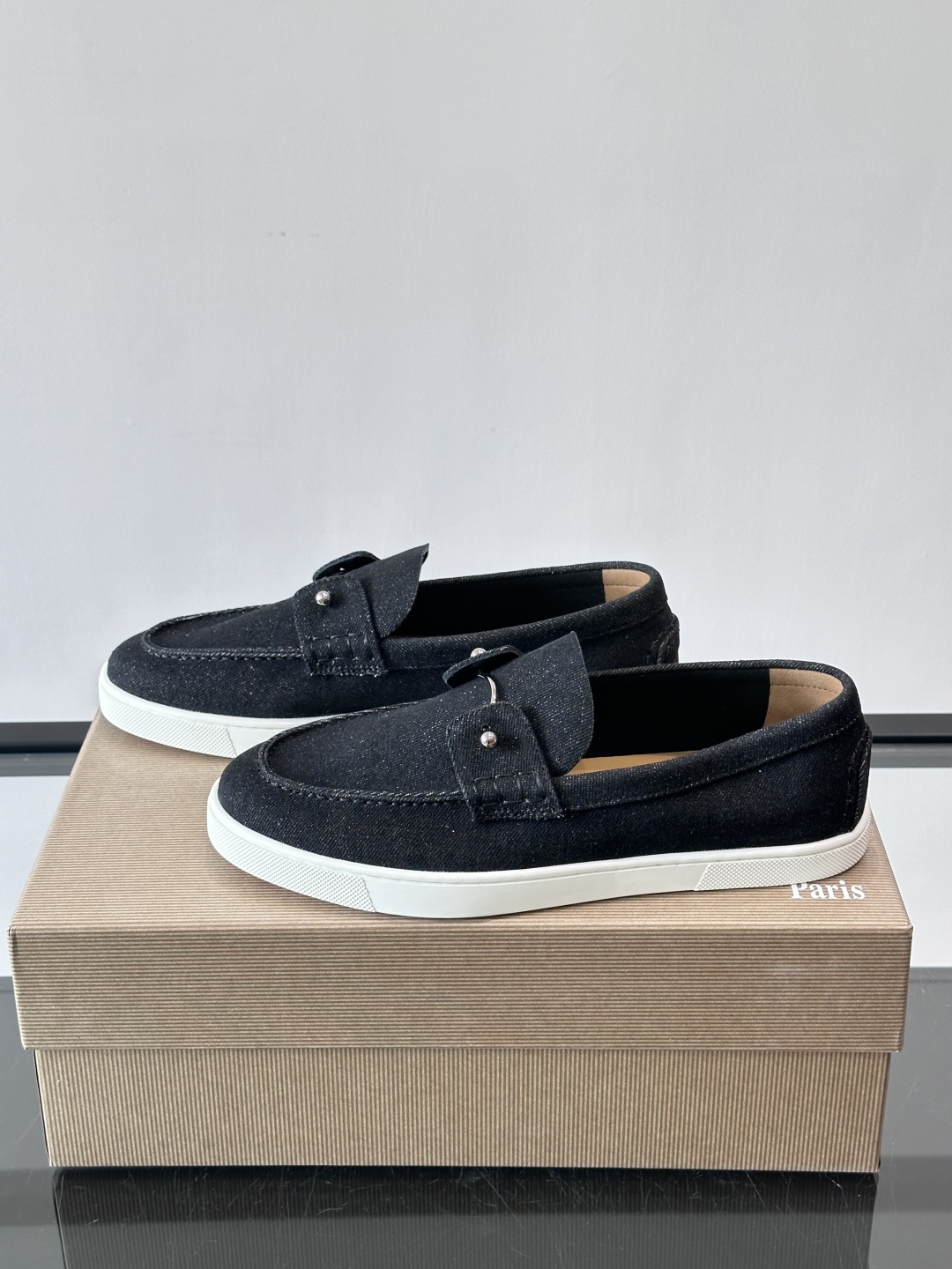 CL 休闲鞋一脚蹬 男士老钱风休闲鞋Christian Louboutin 休闲鞋👟！这双老钱风一脚蹬 