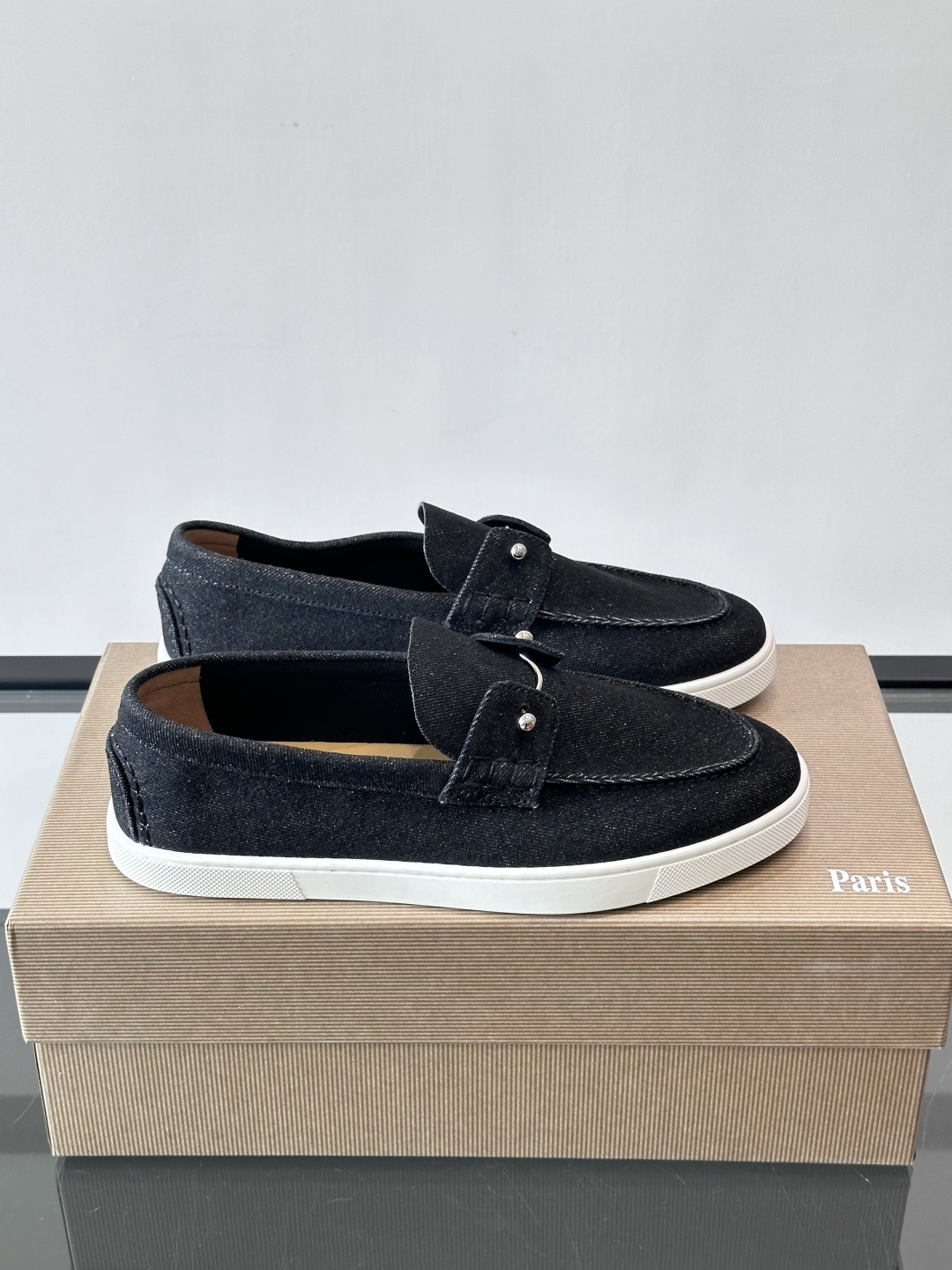 CL 休闲鞋一脚蹬 男士老钱风休闲鞋Christian Louboutin 休闲鞋👟！这双老钱风一脚蹬 