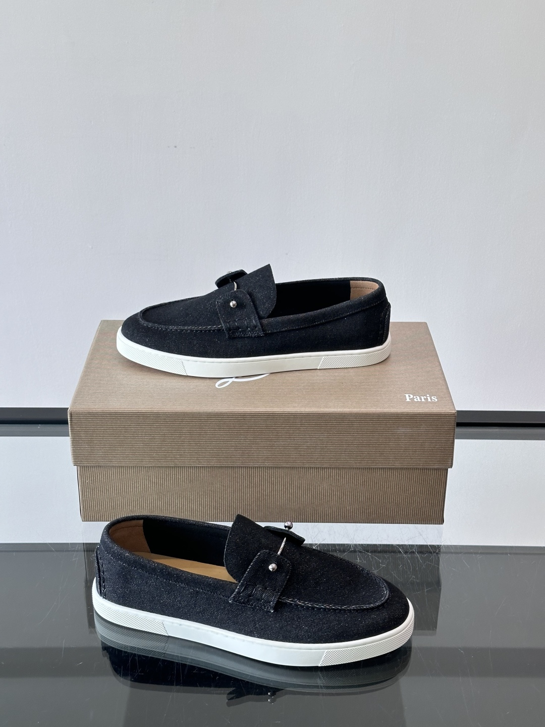 CL 休闲鞋一脚蹬 男士老钱风休闲鞋Christian Louboutin 休闲鞋👟！这双老钱风一脚蹬 