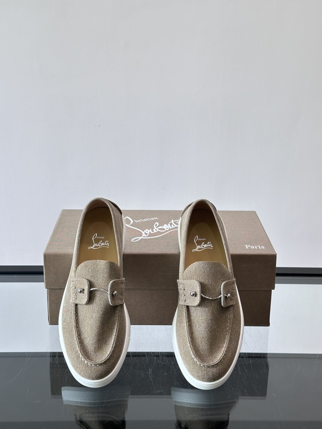 CL 休闲鞋一脚蹬 男士老钱风休闲鞋Christian Louboutin 休闲鞋👟！这双老钱风一脚蹬 