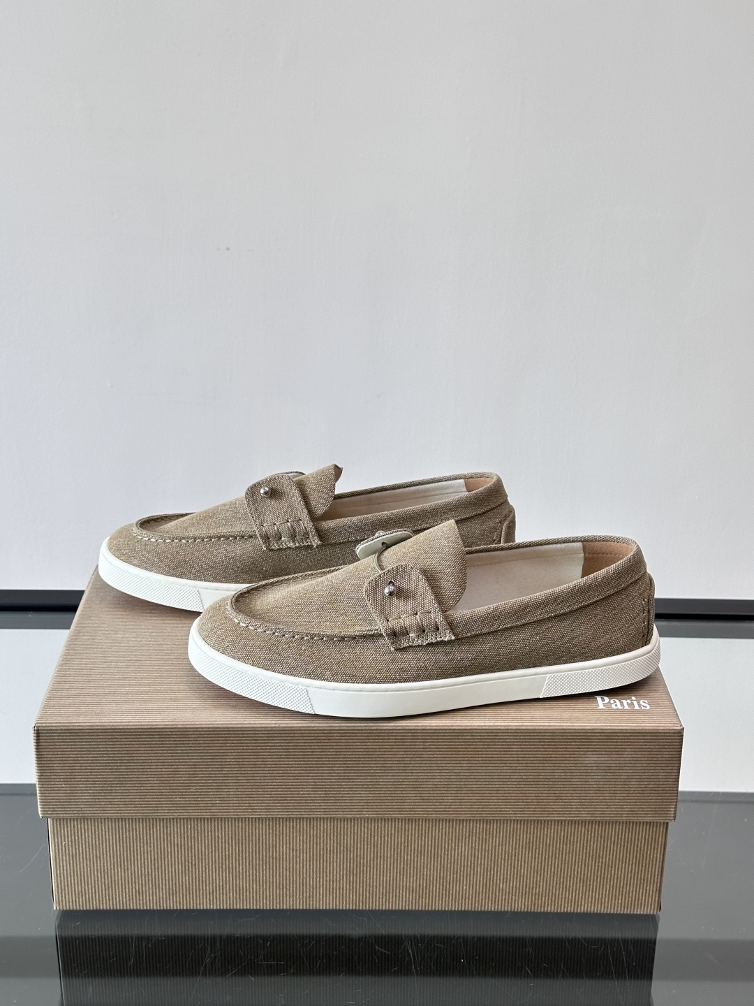 CL 休闲鞋一脚蹬 男士老钱风休闲鞋Christian Louboutin 休闲鞋👟！这双老钱风一脚蹬 