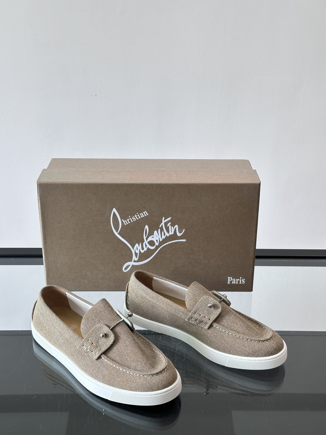 CL 休闲鞋一脚蹬 男士老钱风休闲鞋Christian Louboutin 休闲鞋👟！这双老钱风一脚蹬 