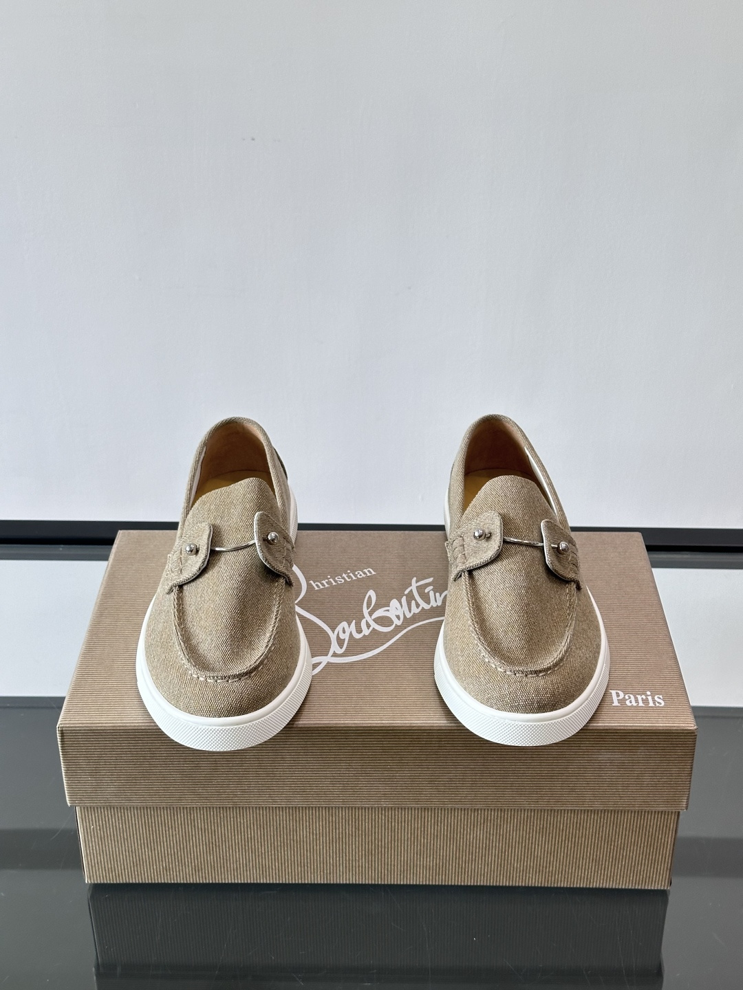 CL 休闲鞋一脚蹬 男士老钱风休闲鞋Christian Louboutin 休闲鞋👟！这双老钱风一脚蹬 