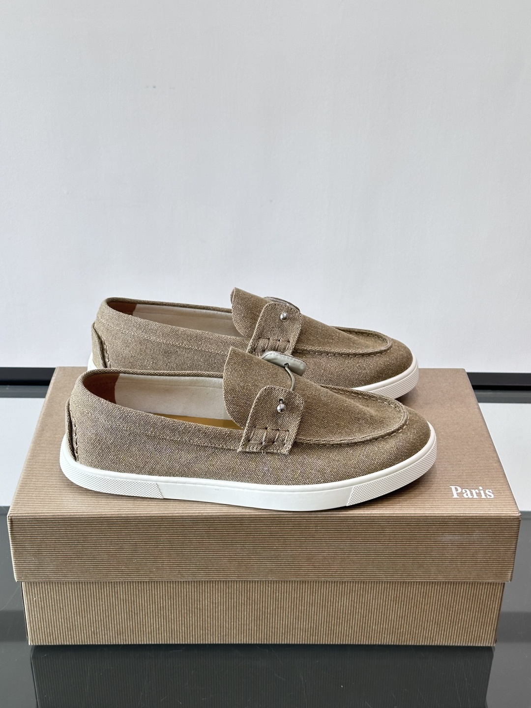 CL 休闲鞋一脚蹬 男士老钱风休闲鞋Christian Louboutin 休闲鞋👟！这双老钱风一脚蹬 