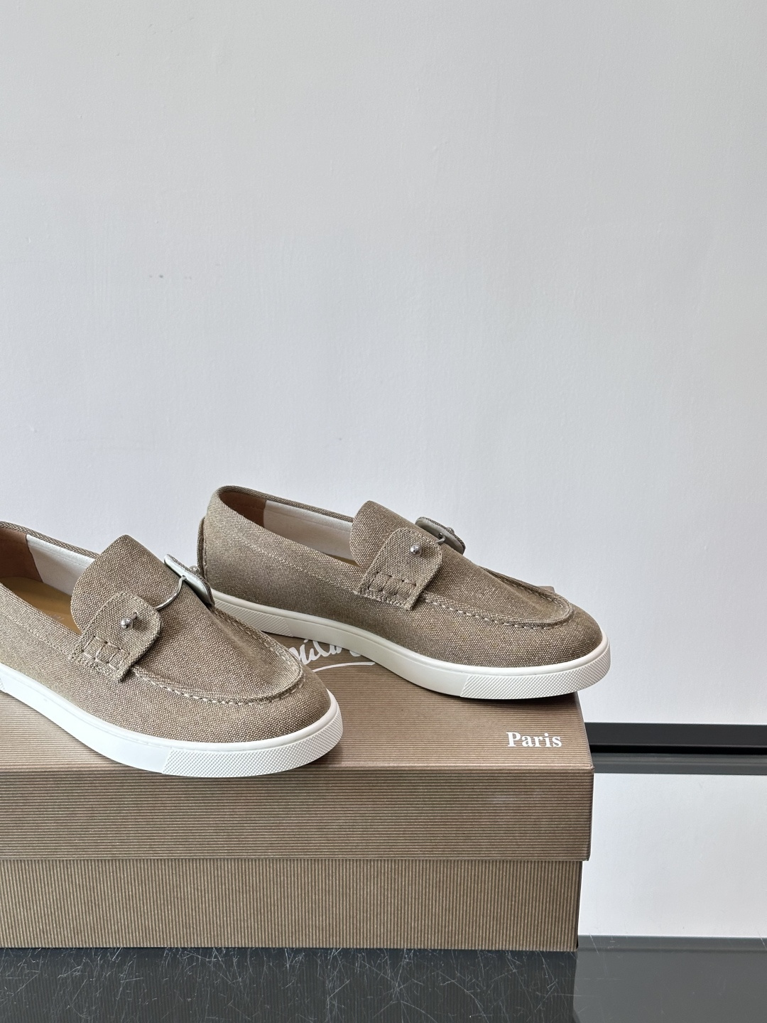 CL 休闲鞋一脚蹬 男士老钱风休闲鞋Christian Louboutin 休闲鞋👟！这双老钱风一脚蹬 