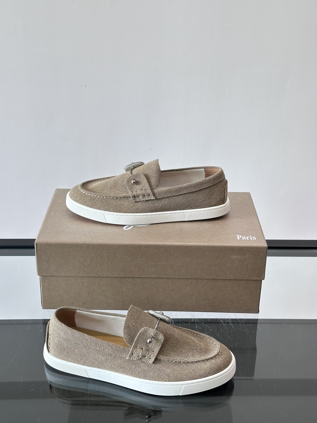 CL 休闲鞋一脚蹬 男士老钱风休闲鞋Christian Louboutin 休闲鞋👟！这双老钱风一脚蹬 