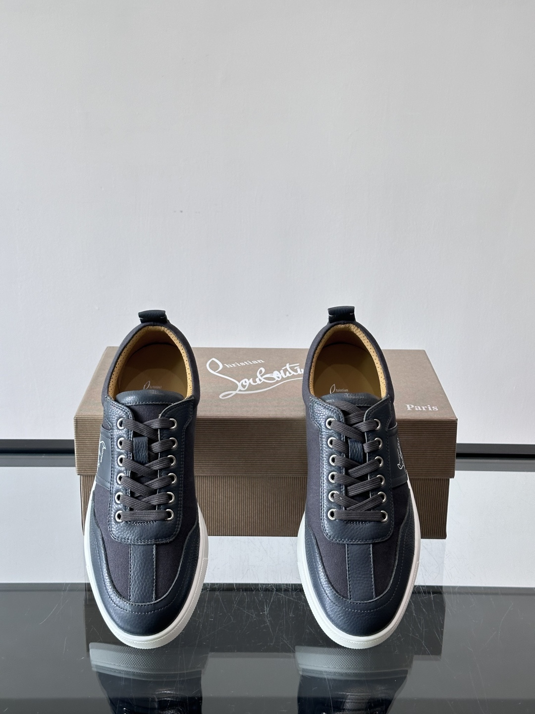 ◾▫C~L 男士低帮经典红底休闲鞋，高端品质，选用进口原版牛皮拼接原版帆布打造，品牌调性鲜艳撞色设计，脚