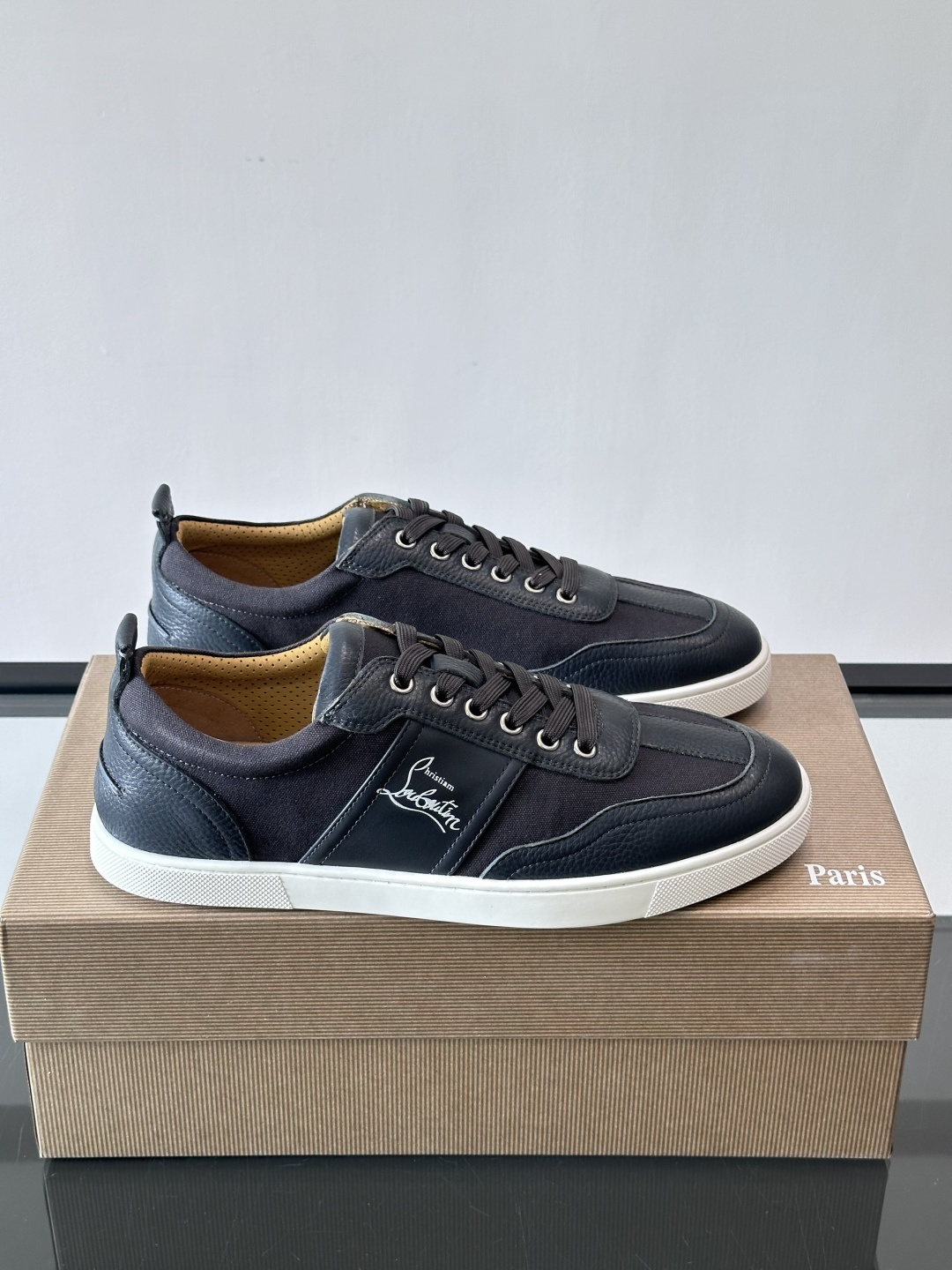 ◾▫C~L 男士低帮经典红底休闲鞋，高端品质，选用进口原版牛皮拼接原版帆布打造，品牌调性鲜艳撞色设计，脚