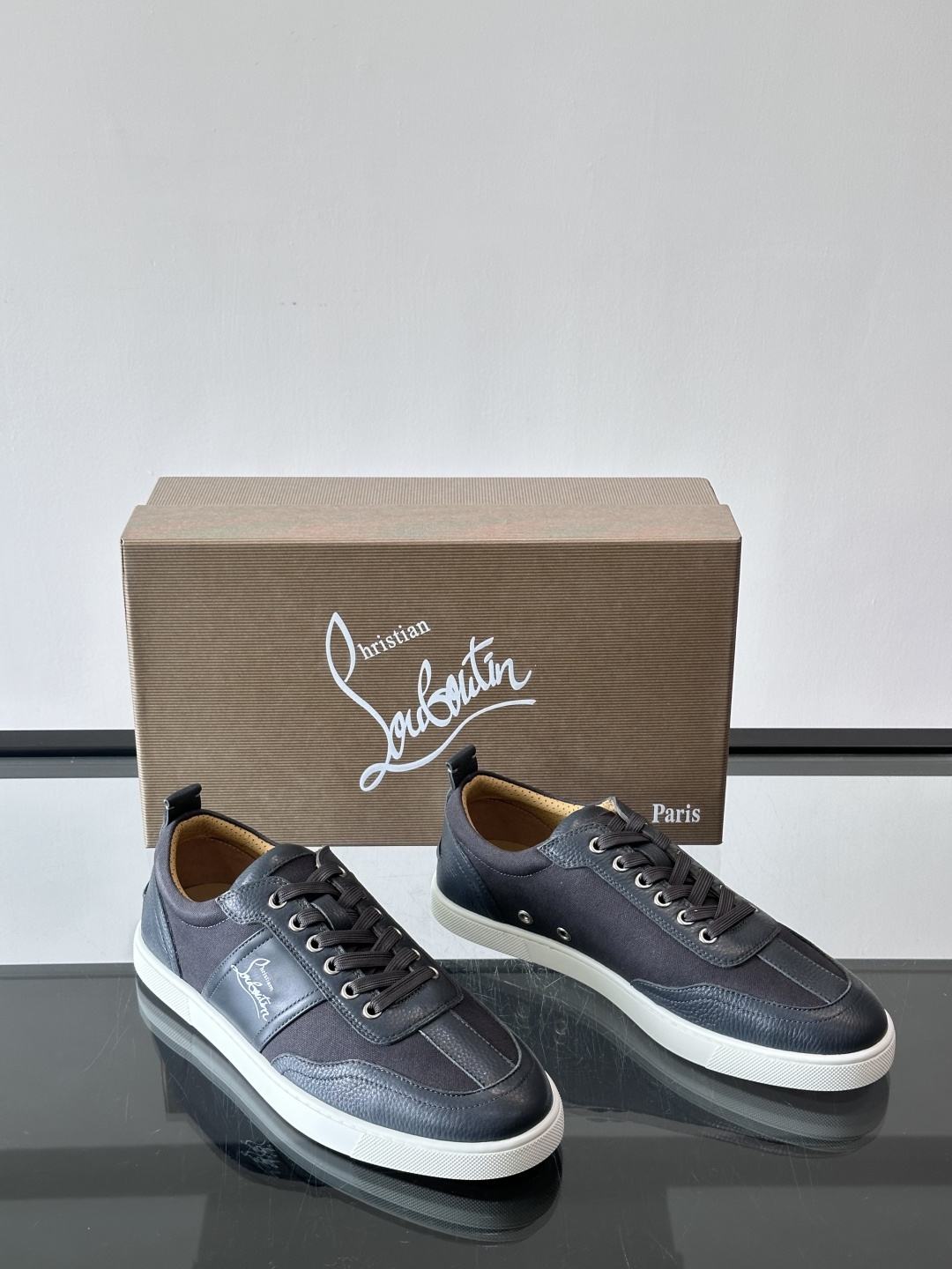 ◾▫C~L 男士低帮经典红底休闲鞋，高端品质，选用进口原版牛皮拼接原版帆布打造，品牌调性鲜艳撞色设计，脚