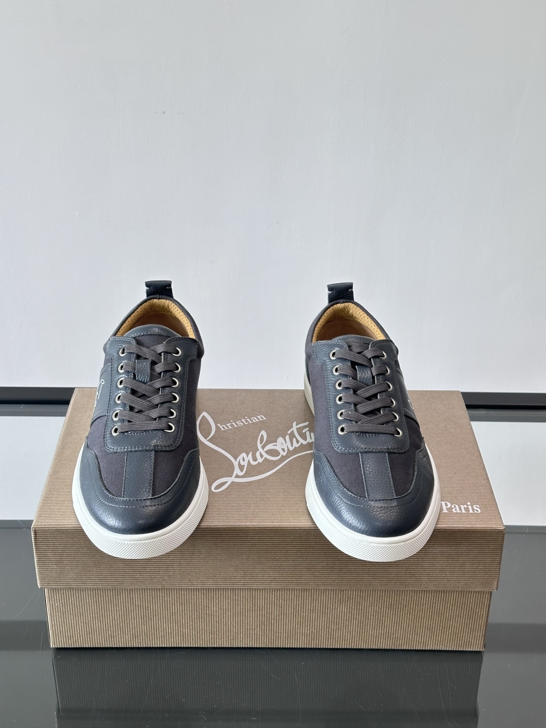 ◾▫C~L 男士低帮经典红底休闲鞋，高端品质，选用进口原版牛皮拼接原版帆布打造，品牌调性鲜艳撞色设计，脚