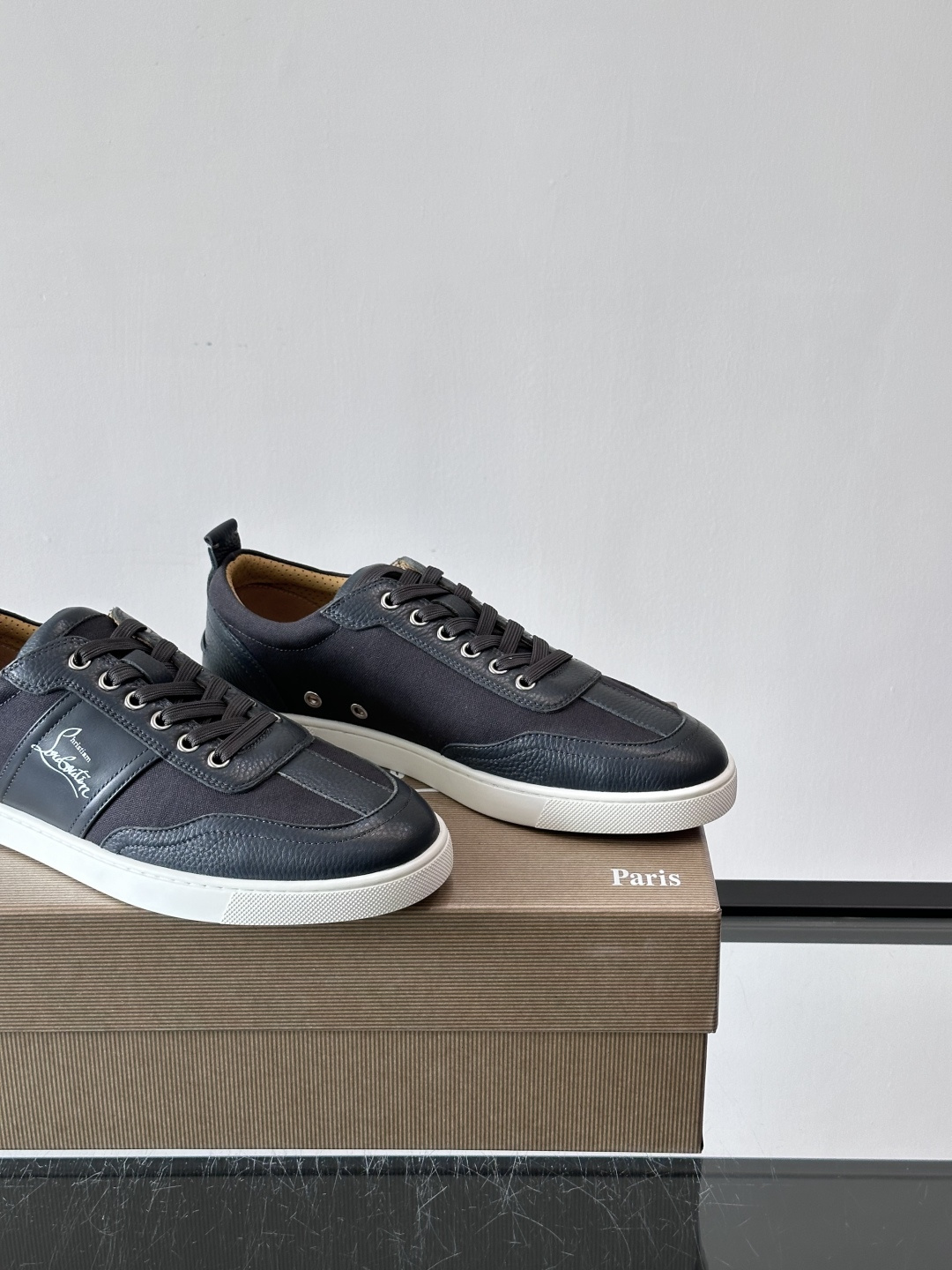 ◾▫C~L 男士低帮经典红底休闲鞋，高端品质，选用进口原版牛皮拼接原版帆布打造，品牌调性鲜艳撞色设计，脚