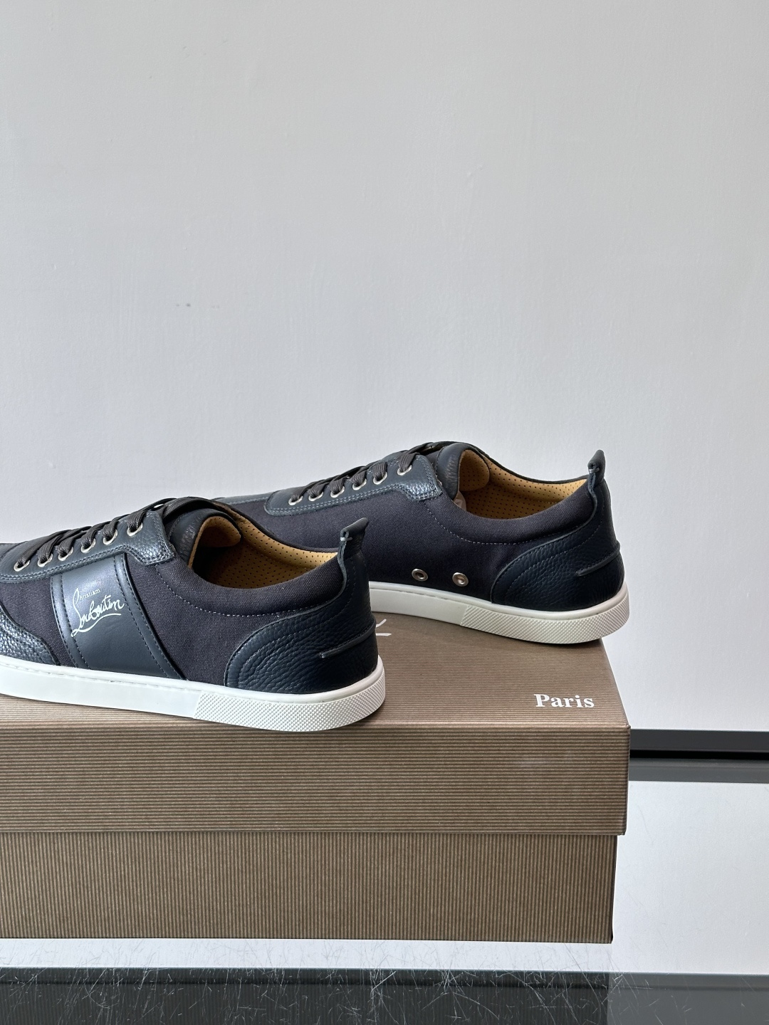 ◾▫C~L 男士低帮经典红底休闲鞋，高端品质，选用进口原版牛皮拼接原版帆布打造，品牌调性鲜艳撞色设计，脚