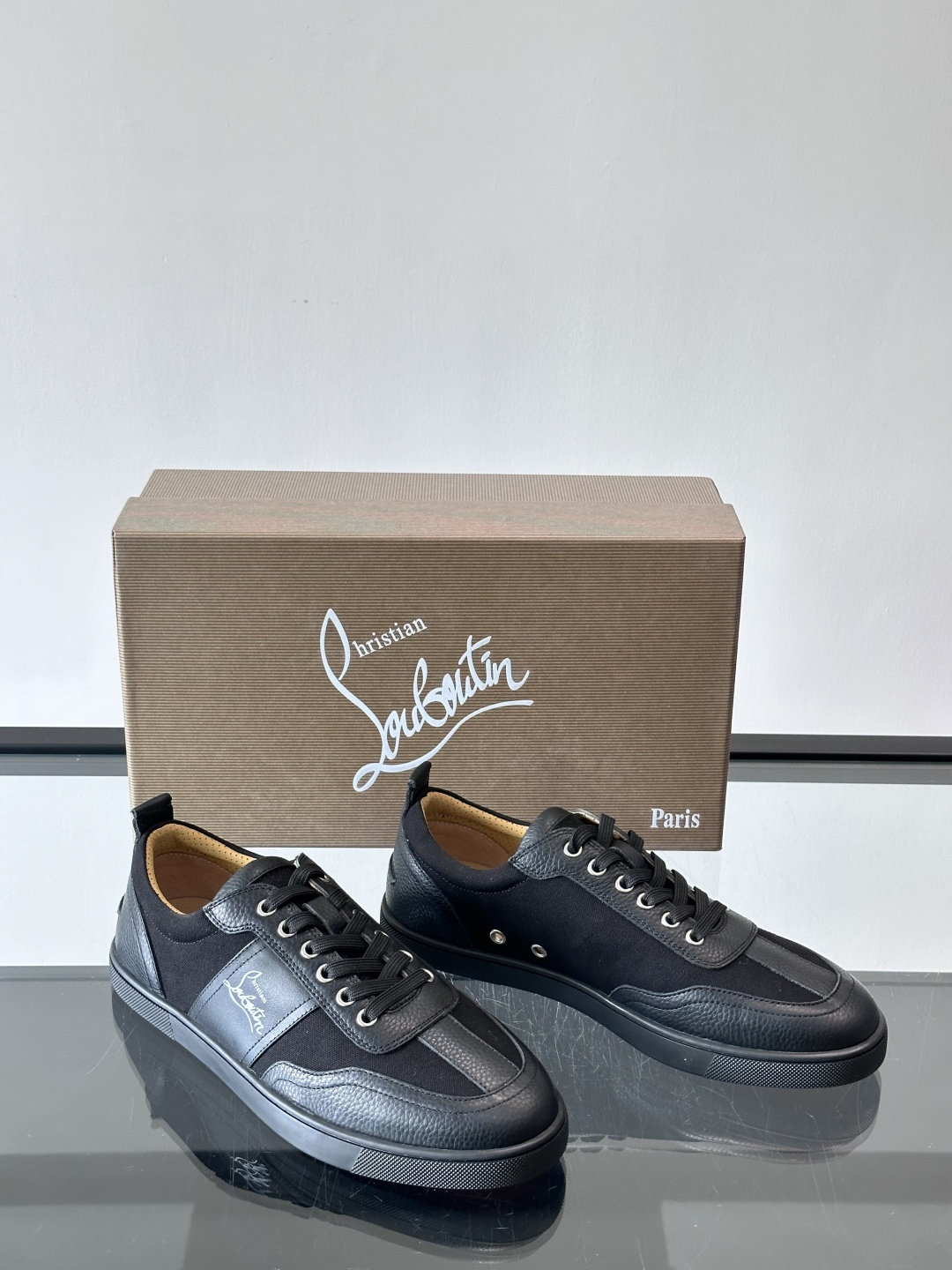 ◾▫C~L 男士低帮经典红底休闲鞋，高端品质，选用进口原版牛皮拼接原版帆布打造，品牌调性鲜艳撞色设计，脚