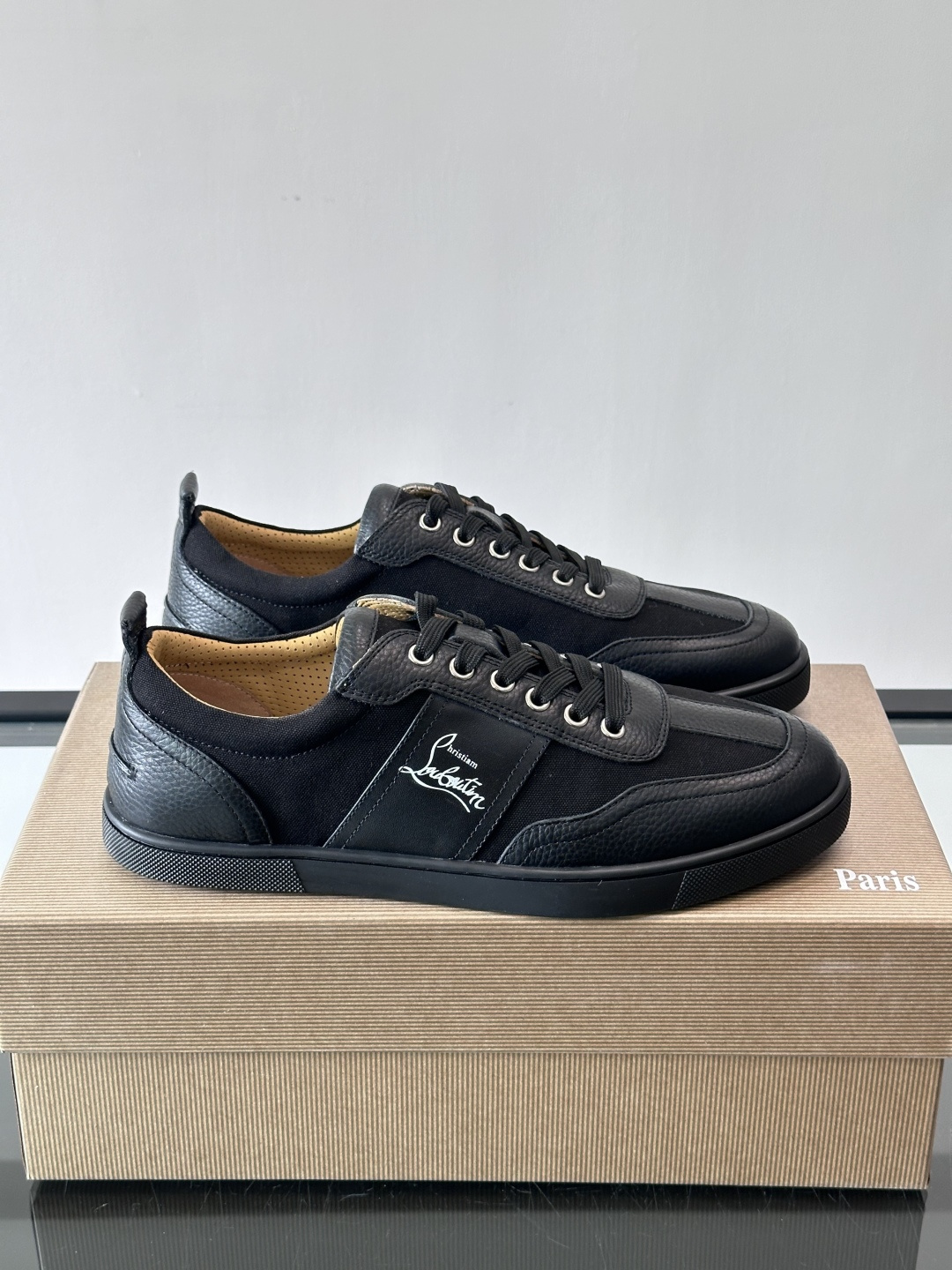 ◾▫C~L 男士低帮经典红底休闲鞋，高端品质，选用进口原版牛皮拼接原版帆布打造，品牌调性鲜艳撞色设计，脚