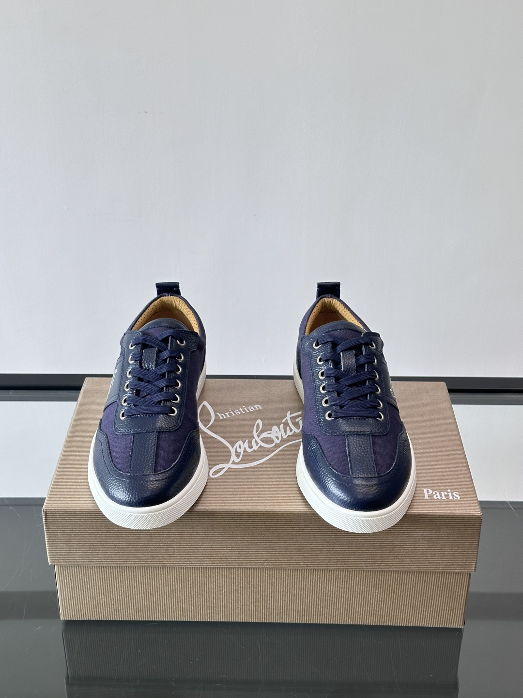 ◾▫C~L 男士低帮经典红底休闲鞋，高端品质，选用进口原版牛皮拼接原版帆布打造，品牌调性鲜艳撞色设计，脚