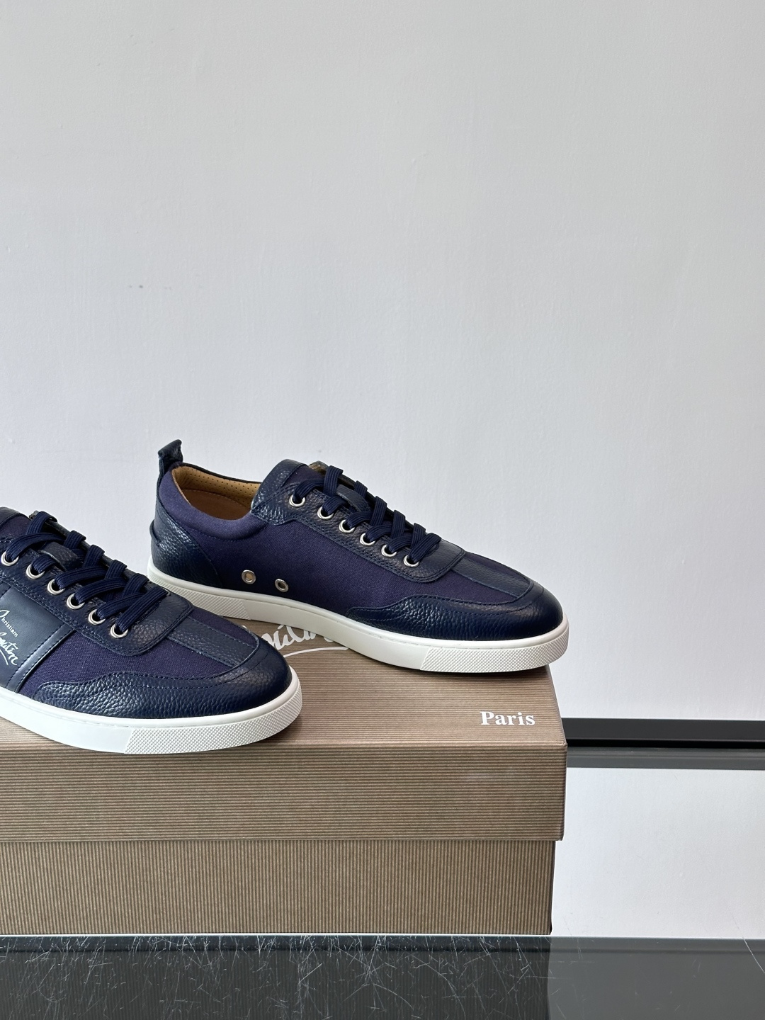 ◾▫C~L 男士低帮经典红底休闲鞋，高端品质，选用进口原版牛皮拼接原版帆布打造，品牌调性鲜艳撞色设计，脚