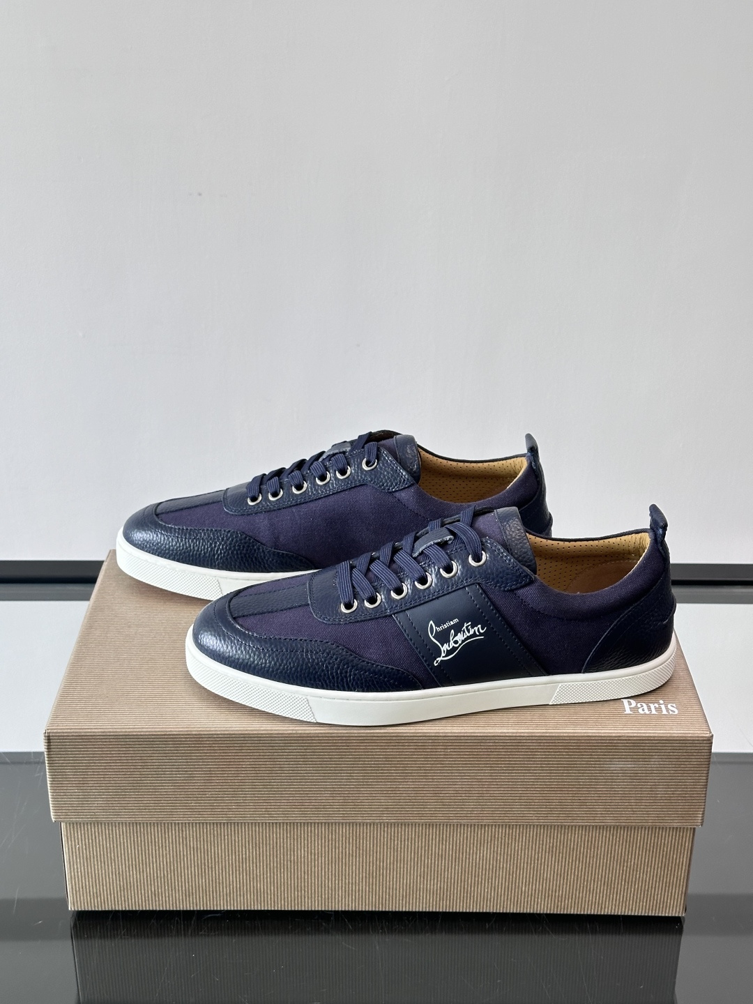 ◾▫C~L 男士低帮经典红底休闲鞋，高端品质，选用进口原版牛皮拼接原版帆布打造，品牌调性鲜艳撞色设计，脚