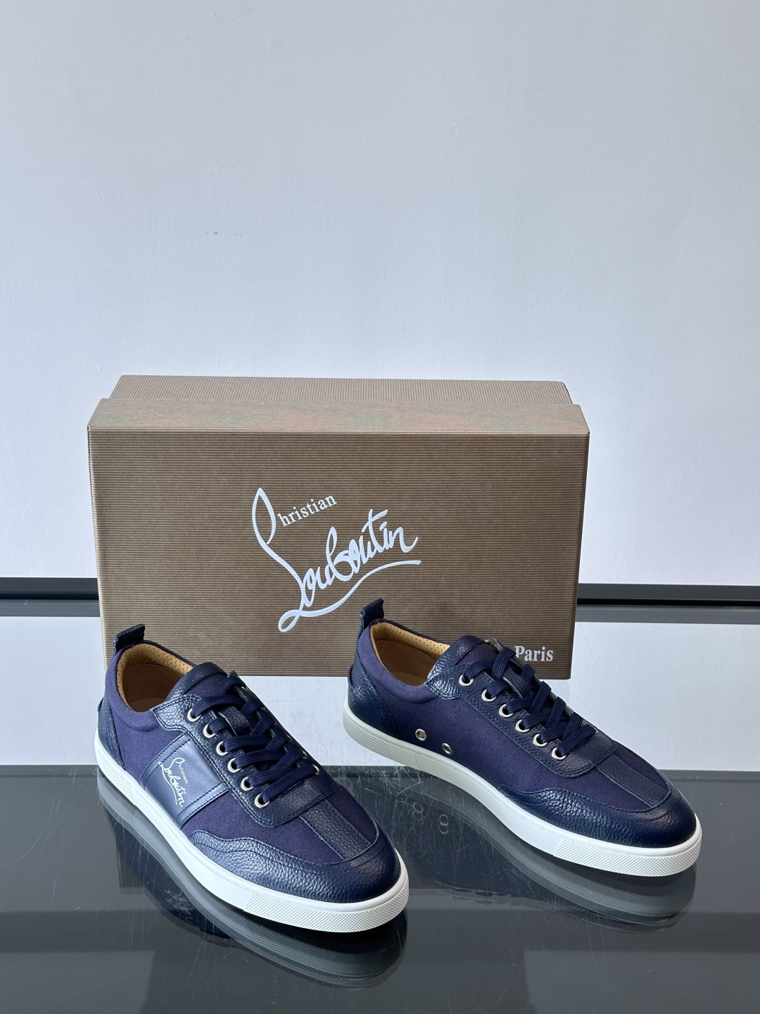 ◾▫C~L 男士低帮经典红底休闲鞋，高端品质，选用进口原版牛皮拼接原版帆布打造，品牌调性鲜艳撞色设计，脚