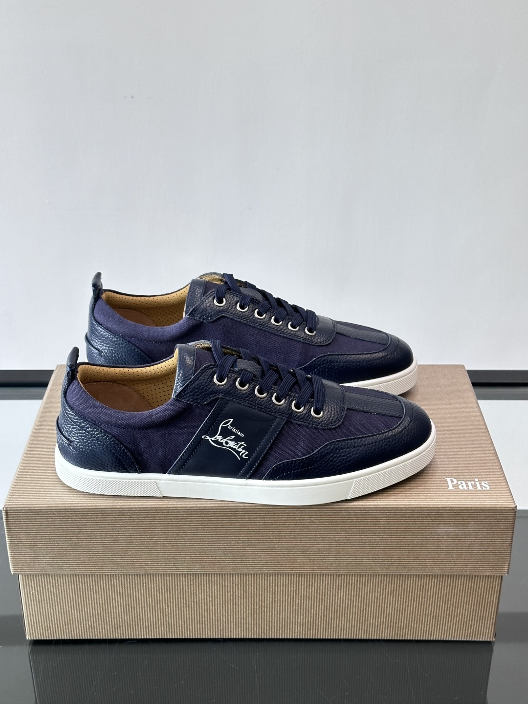 ◾▫C~L 男士低帮经典红底休闲鞋，高端品质，选用进口原版牛皮拼接原版帆布打造，品牌调性鲜艳撞色设计，脚