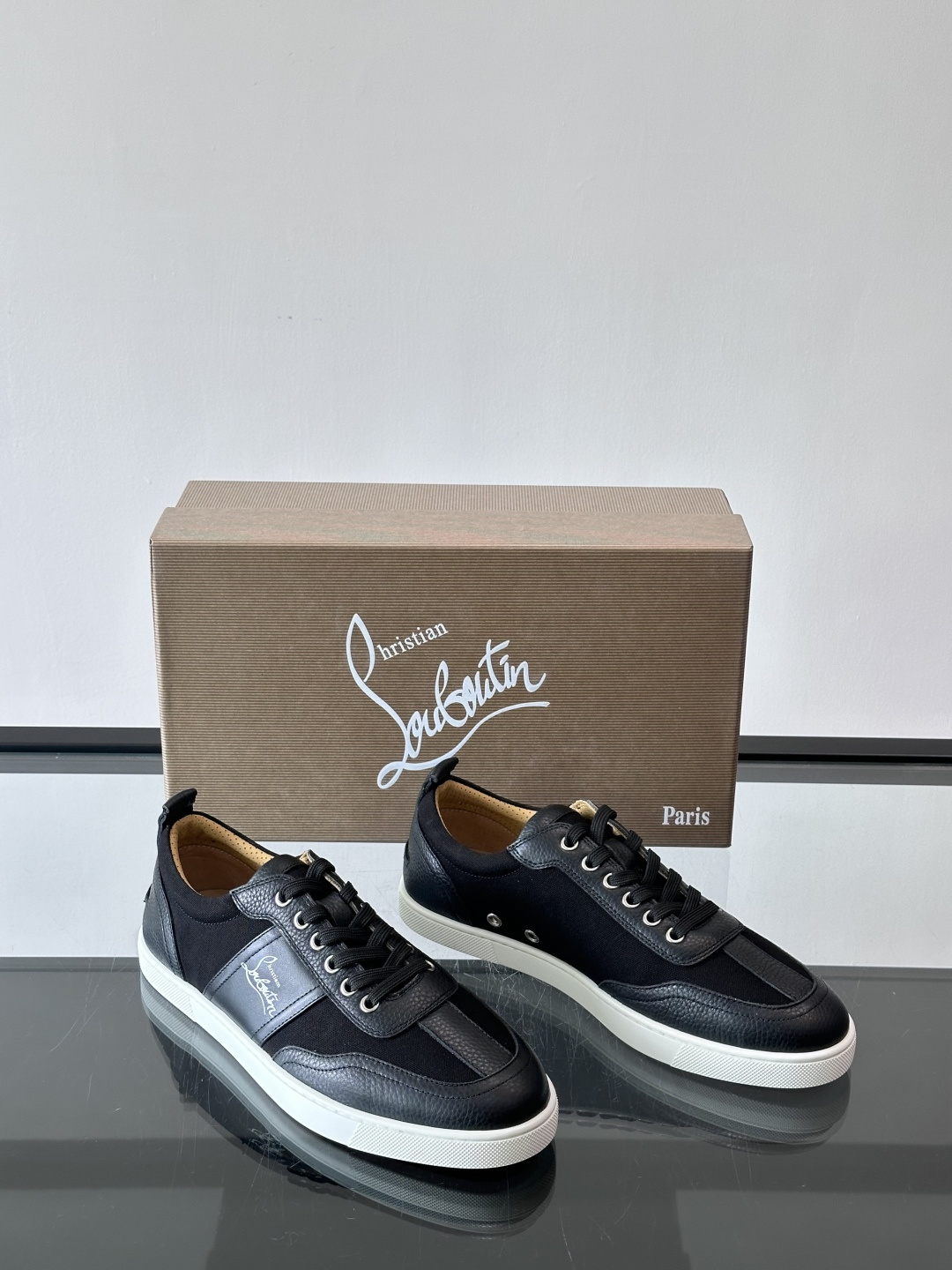 ◾▫C~L 男士低帮经典红底休闲鞋，高端品质，选用进口原版牛皮拼接原版帆布打造，品牌调性鲜艳撞色设计，脚