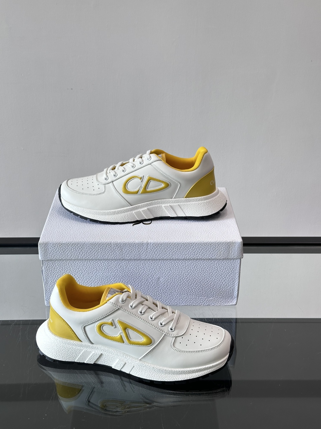 𝐂𝐡𝐫𝐢𝐬𝐭𝐢𝐚𝐧 𝐃𝐢𝐨𝐫# 迪奥 新款休闲运动鞋跑鞋老爹鞋 真的酷毙了，未来感十足!真的好飒！再次演