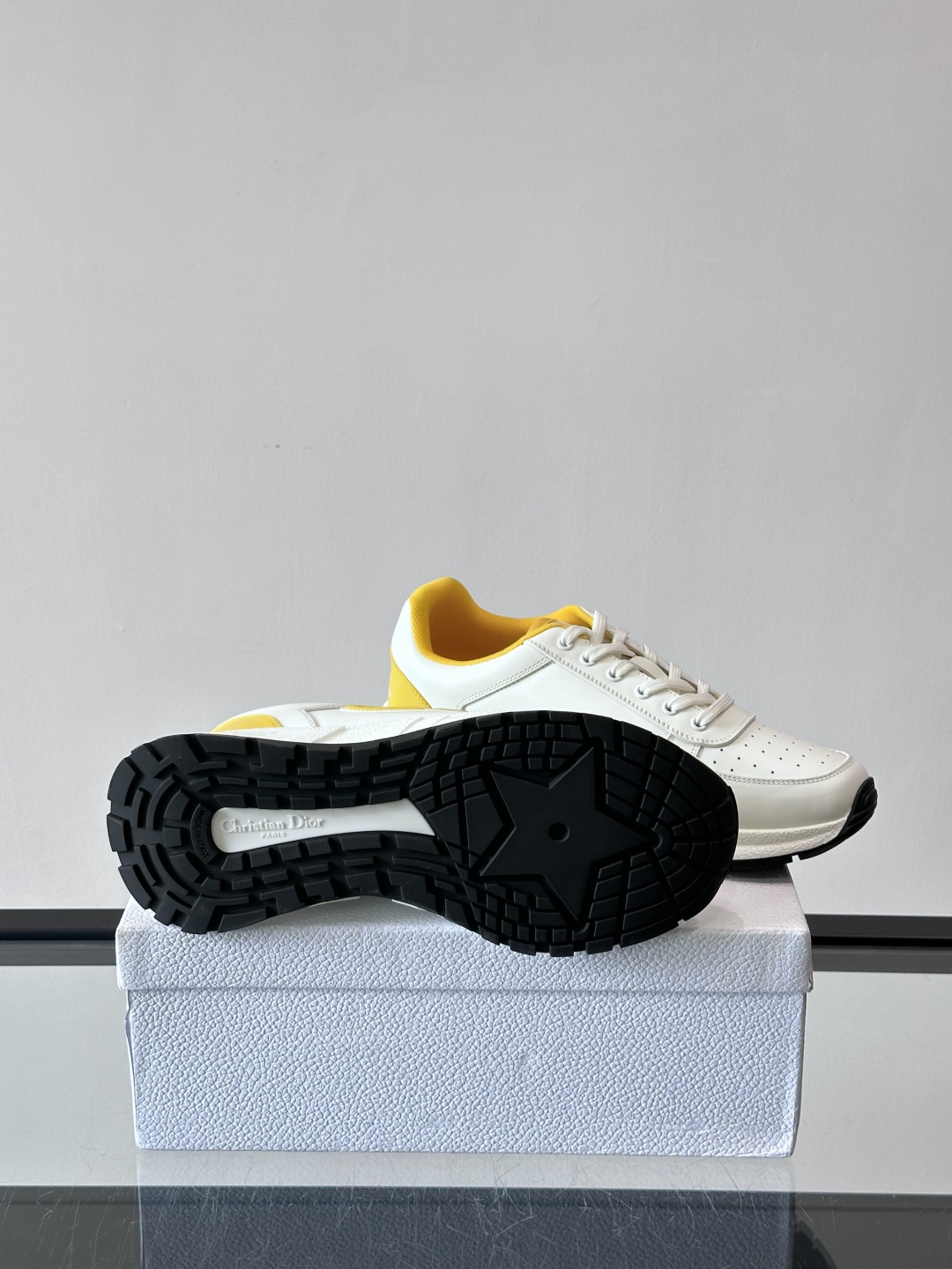 𝐂𝐡𝐫𝐢𝐬𝐭𝐢𝐚𝐧 𝐃𝐢𝐨𝐫# 迪奥 新款休闲运动鞋跑鞋老爹鞋 真的酷毙了，未来感十足!真的好飒！再次演
