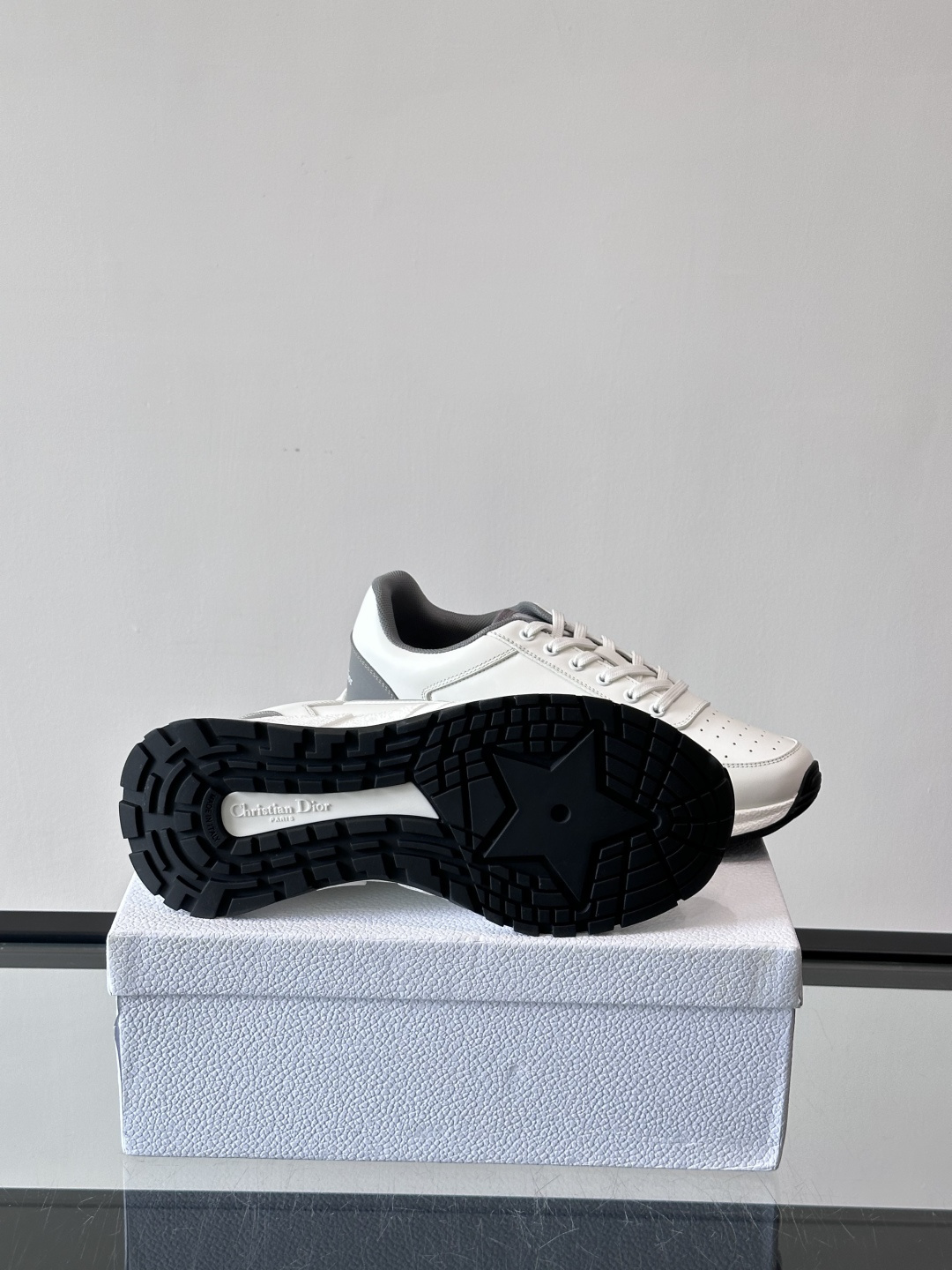 𝐂𝐡𝐫𝐢𝐬𝐭𝐢𝐚𝐧 𝐃𝐢𝐨𝐫# 迪奥 新款休闲运动鞋跑鞋老爹鞋 真的酷毙了，未来感十足!真的好飒！再次演