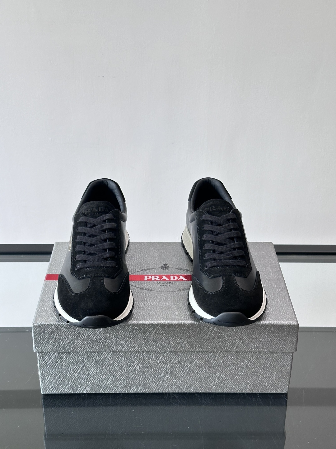 Prada 普拉达 25ss新款 阿甘鞋 德训 鞋‼️高级绒面打造，灵感来自复古，全新演绎经典，轻便、舒
