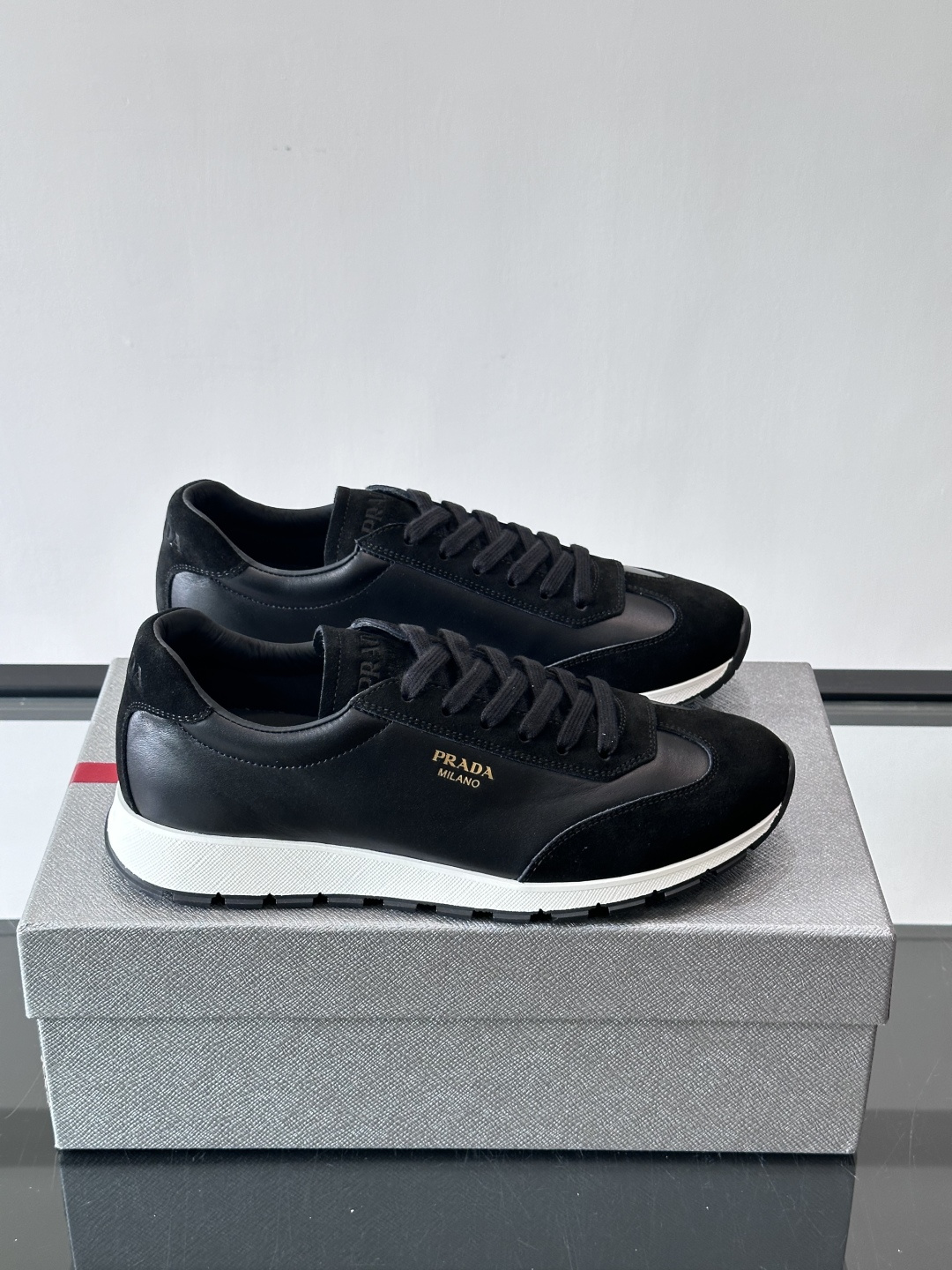 Prada 普拉达 25ss新款 阿甘鞋 德训 鞋‼️高级绒面打造，灵感来自复古，全新演绎经典，轻便、舒