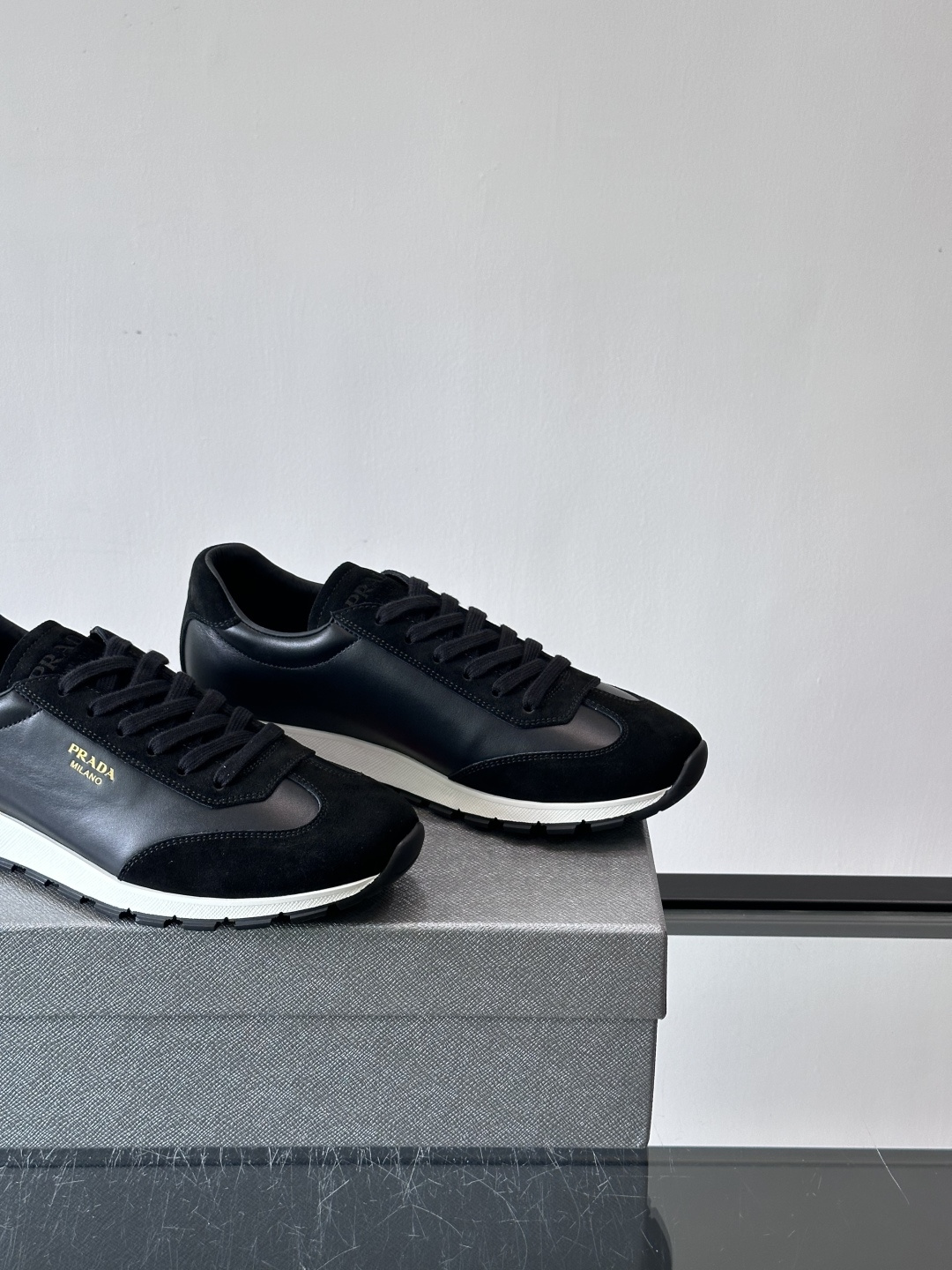 Prada 普拉达 25ss新款 阿甘鞋 德训 鞋‼️高级绒面打造，灵感来自复古，全新演绎经典，轻便、舒