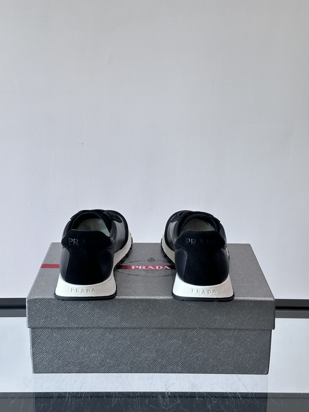 Prada 普拉达 25ss新款 阿甘鞋 德训 鞋‼️高级绒面打造，灵感来自复古，全新演绎经典，轻便、舒