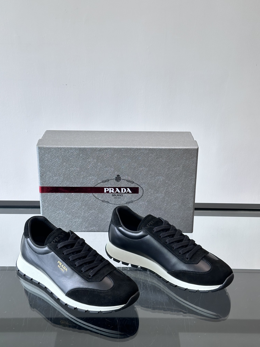 Prada 普拉达 25ss新款 阿甘鞋 德训 鞋‼️高级绒面打造，灵感来自复古，全新演绎经典，轻便、舒