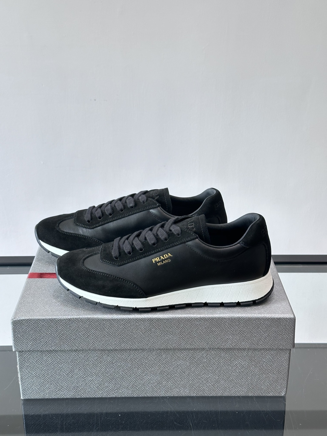 Prada 普拉达 25ss新款 阿甘鞋 德训 鞋‼️高级绒面打造，灵感来自复古，全新演绎经典，轻便、舒